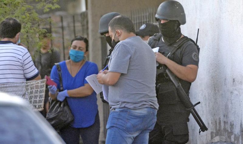 Empleados judiciales robaron 150 armas secuestradas y las vendían por Facebook