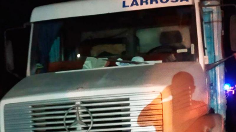 Tres personas fallecieron tras ser arrolladas por un camión en Colonia Dora