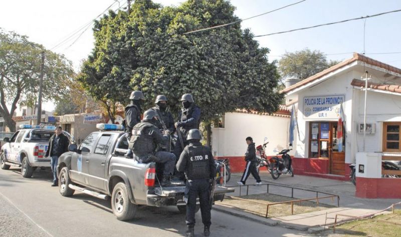 Golpeó a su ex en bautismo de su hijo y luego resistió detención con escándalo y amenazas a policías