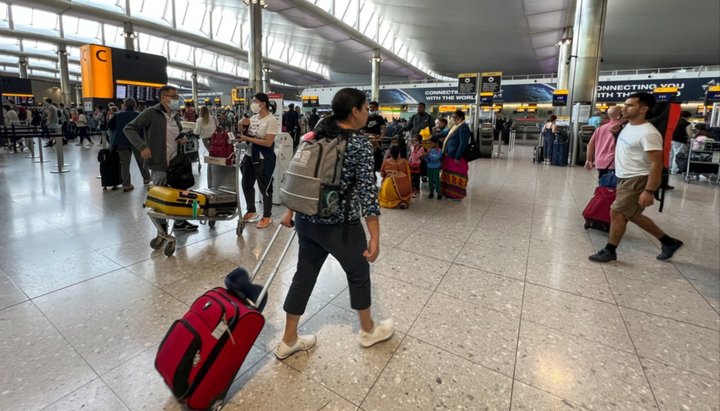Las agencias de viaje suspenden cobros en pesos por temor a una devaluación post balotaje