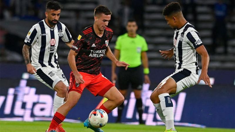 River no pudo con Talleres y cayó en su visita a Córdoba