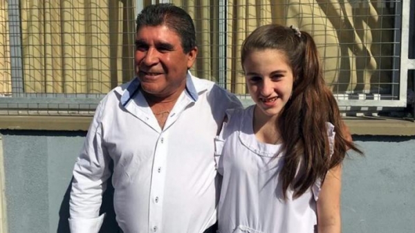 Donó el corazón de su hija y la trasplantada lo invitó a su fiesta de 15