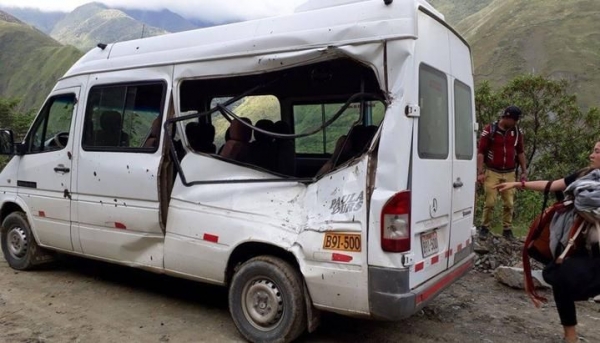 Una turista argentina murió cuando una roca impactó su camioneta en Perú
