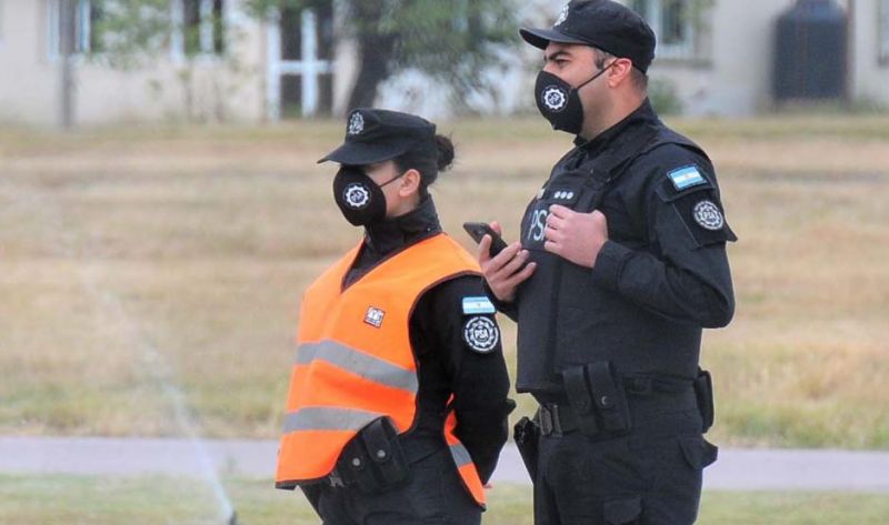 Impresionante despliegue de fuerzas policiales para aislar Villa Atamisqui
