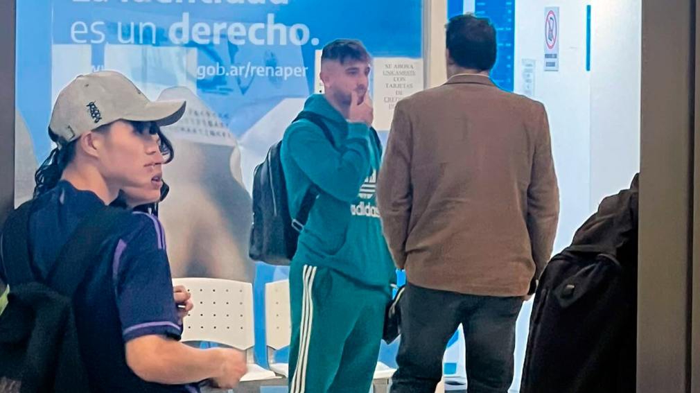 Pablo Maffeo llegó a la Argentina para su bautismo con la Selección Argentina