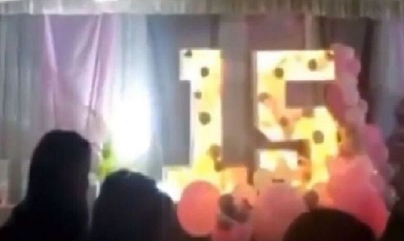 La policía desalojó una fiesta clandestina con más de 20 personas