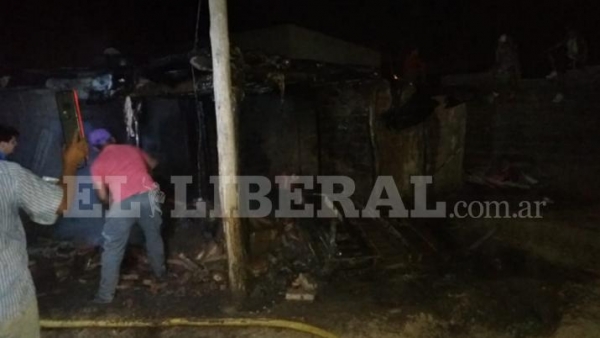 Voraz incendio dejó sin casa a familia numerosa