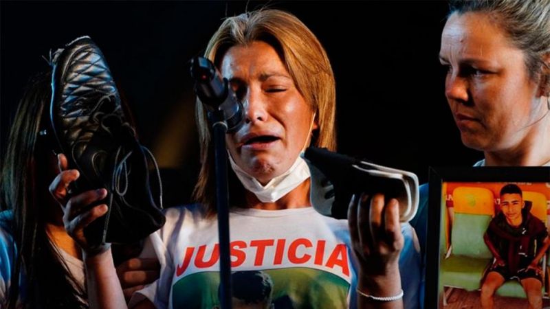 "Lo acribillaron y su única arma eran los botines rotos", dijo la madre de Lucas González