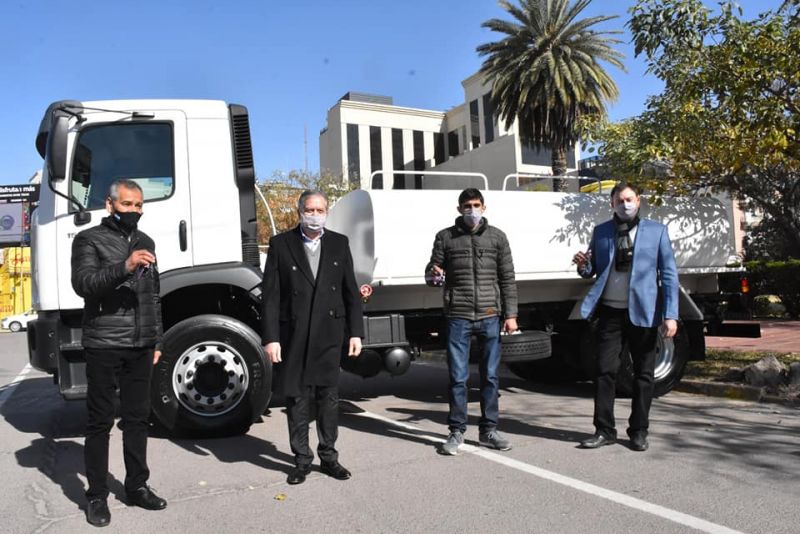 Camiones para intendencias y comisión municipal del interior de la provincia