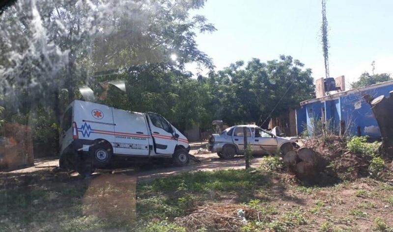 Ambulancia trasladaba a un difunto a Taco Pozo, chocó cerca de El Caburé y mató a un automovilista