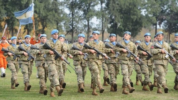 El Gobierno traslada a 500 militares a la frontera norte
