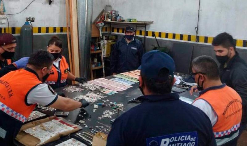 Tenía un millonario botín robado a joyería oculto en un taller