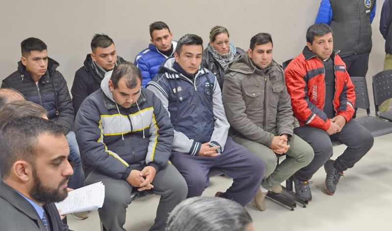 Definen si la joven murió por tiro frontal o la bala rebotó en el pavimento