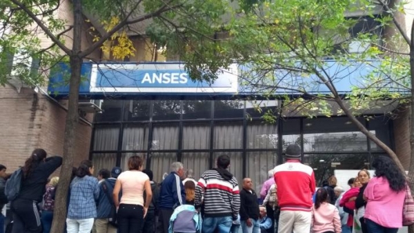 Por decisión de los gremios Apops, Upcn y Secasfpi, la Anses no brindarán atención