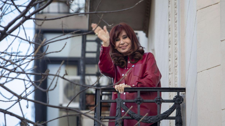 Cristina Kirchner y el resto de los condenados deberán devolver al Estado 684 mil millones de pesos.