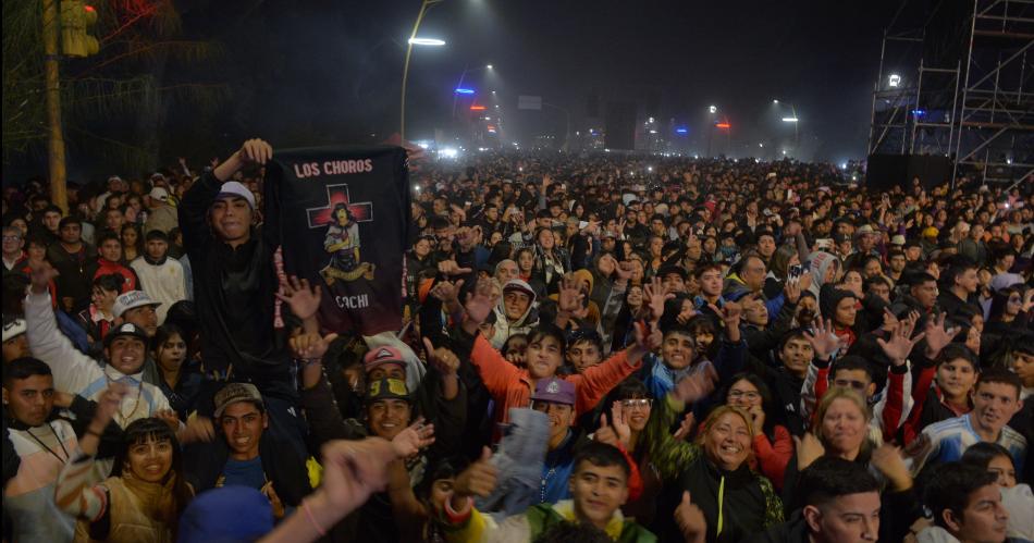 Masivo festejo central de los 471 años con el Festival "Madre de Ciudades" y acto protocolar.