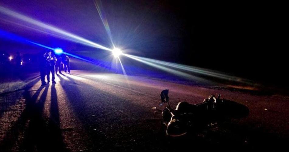 Tragedia en Ruta 9: dos jóvenes, de 15 y 21 años, murieron al chocar su moto contra un camión.