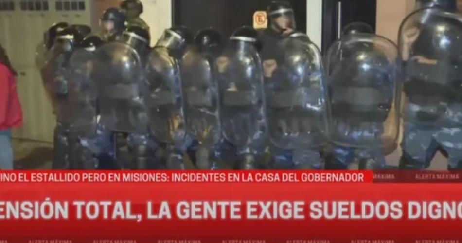 Escándalo en Misiones: marcharon a la casa del gobernador y hubo represión .