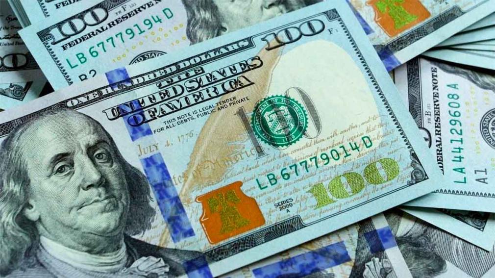 El dólar blue no detiene su caída y está apenas 2% por encima del oficial