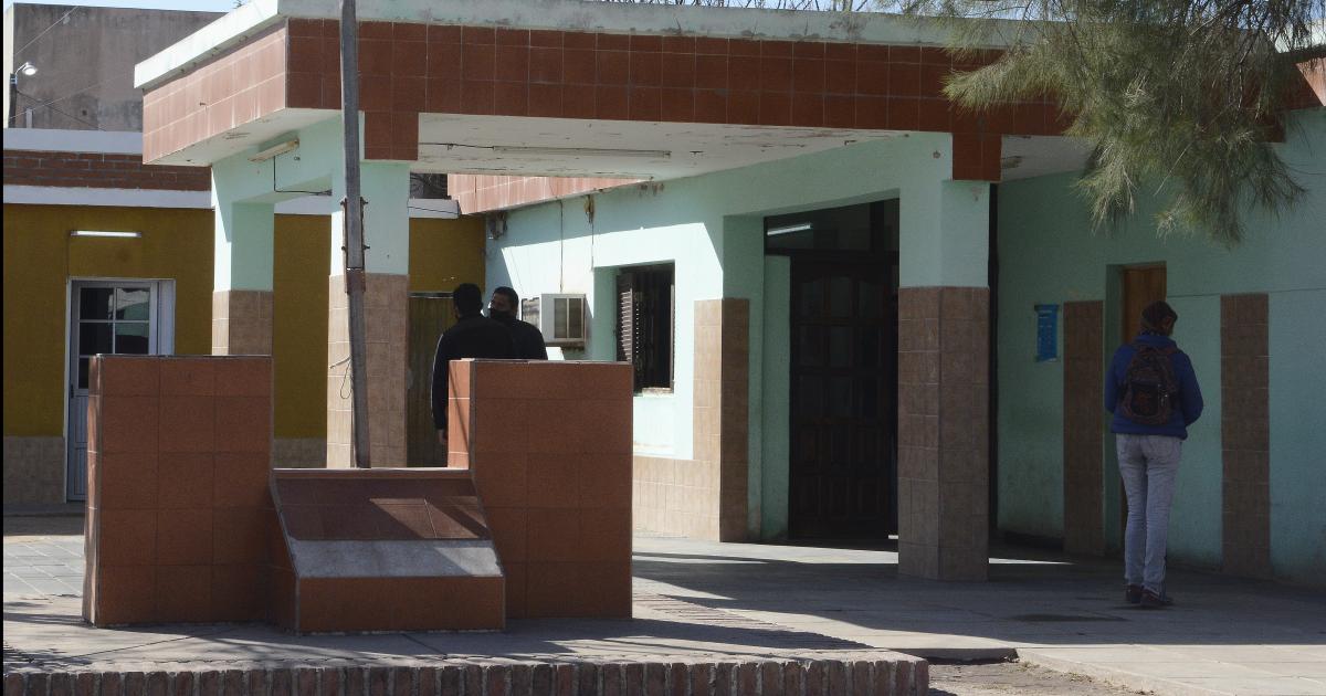Ingresan a una casa y roban dólares, joyas y otros bienes.