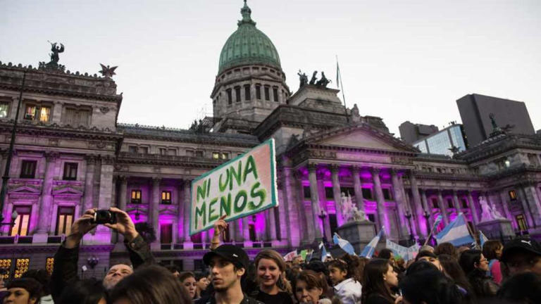 El Gobierno eliminó cinco programas sobre violencia de género por no responder a las demandas sociales.