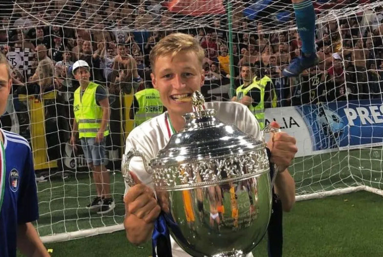 Era futbolista, jugó en Italia pero se retiró y se convirtió en monje budista.
