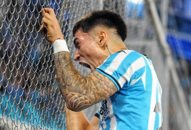Racing lo ganó con un gol agónico de Santiago Solari y manda en el torneo
