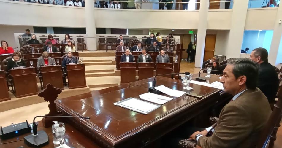 Diputados: "30 mil viviendas, son 30 mil dignificaciones a la familia santiagueña".
