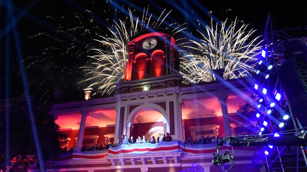 ¡Felices 471º años Santiago del Estero! Miles de almas celebraron en plaza Libertad