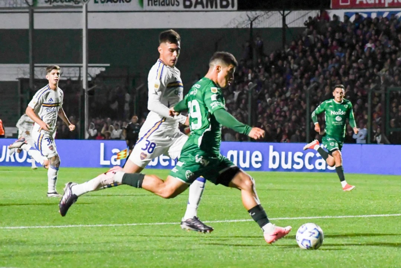 Con polémica, Boca venció a Sarmiento y respira en el torneo