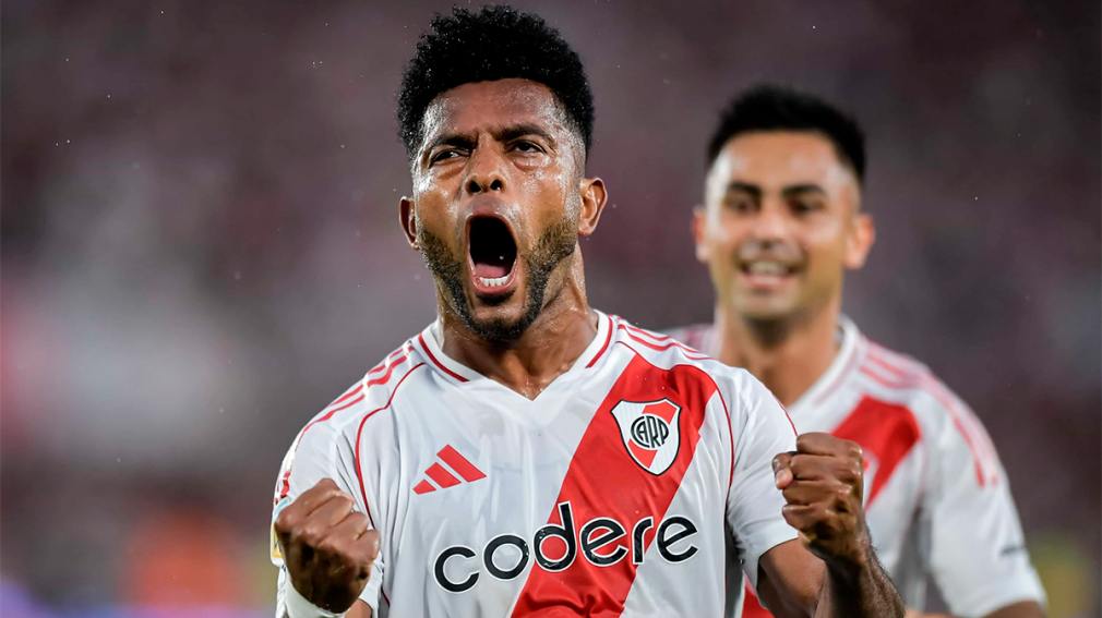 River volvió a festejar con una goleada ante Barracas y no se baja de la lucha por el título