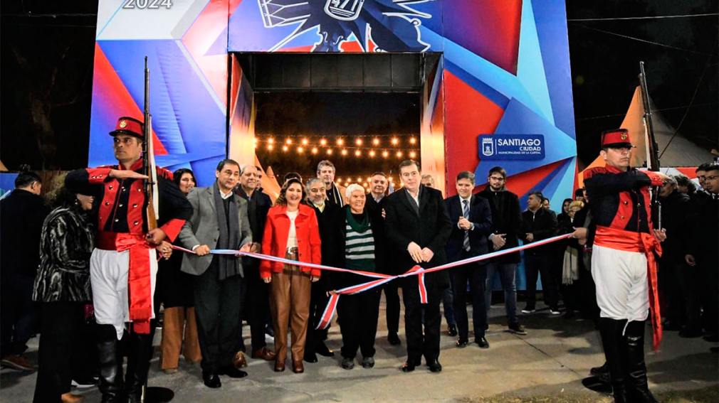 El gobernador Gerardo Zamora participó de la apertura de la Feria Artesanal 2024