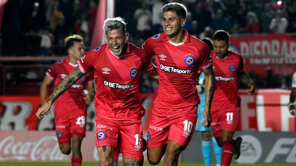 Argentinos dio el golpe en la Copa Sudamericana y venció a Corinthians