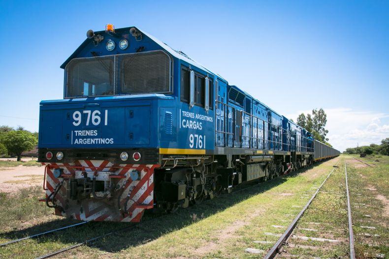 Un joven se recostó sobre las vías y murió arrollado por el tren