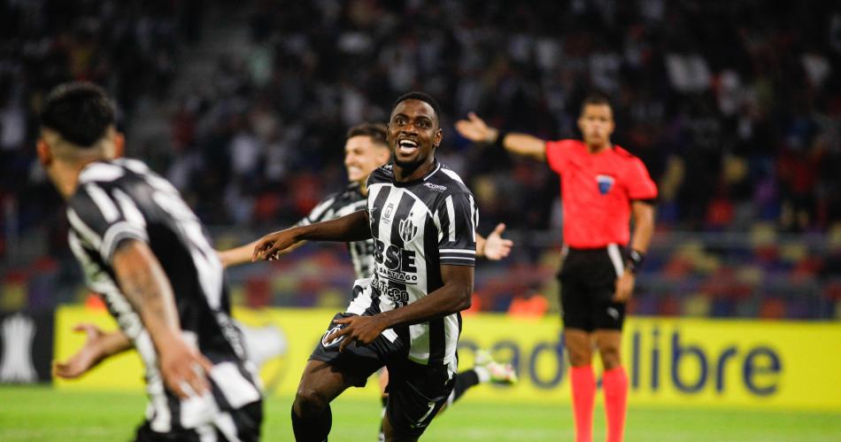 Central Córdoba le ganó a Táchira y es único puntero de su grupo en la Copa Libertadores.
