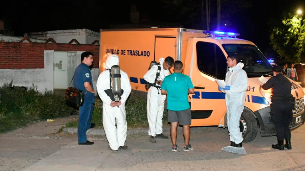 Asesinaron a un joven a puñaladas en el barrio Juan Díaz de Solis: fue hallado por su propia madre.