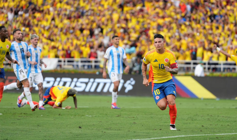 Con un polémico penal, la Selección perdió ante Colombia en Barranquilla