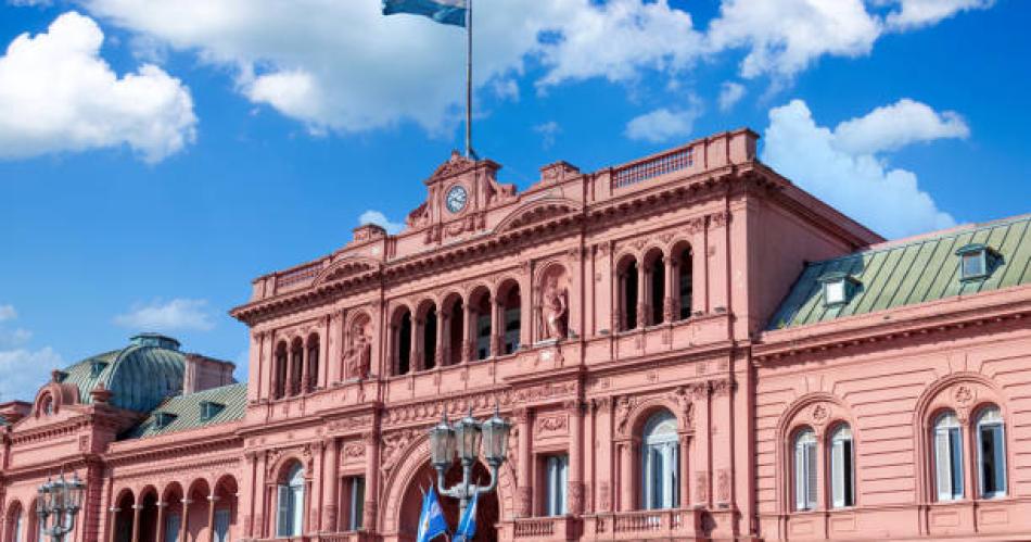 Dólar bajo el colchón: Precisiones sobre la medida económica.