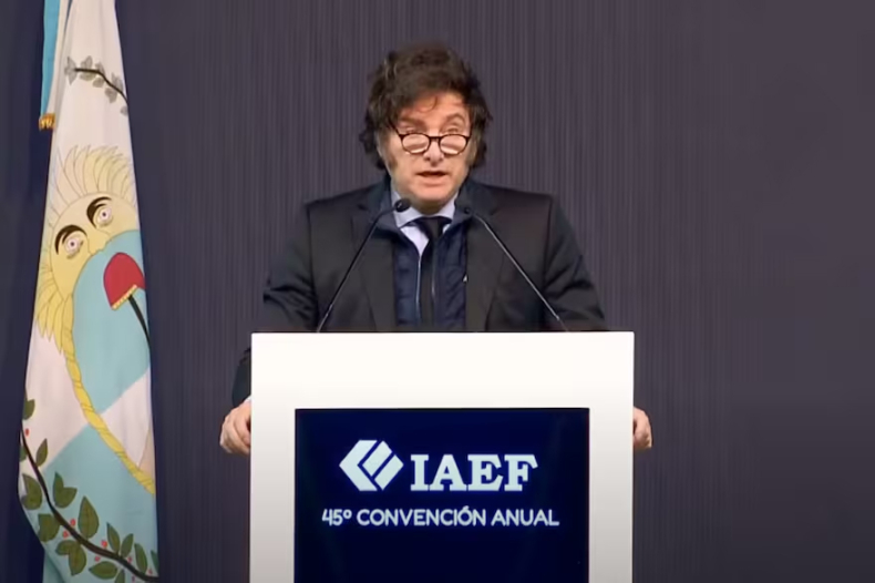 Milei le responde a Cristina en el Congreso del IAEF y habla sobre el dólar y el cepo