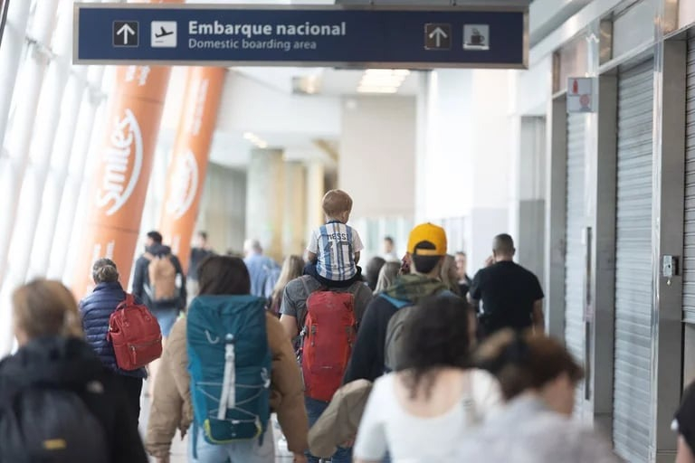 Cayó 13% el turismo en la Argentina durante el primer semestre, según el Indec
