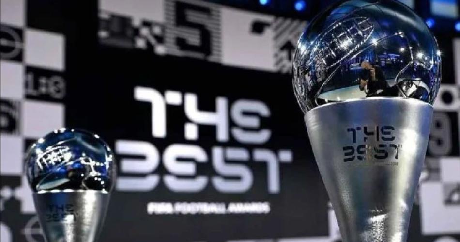 The Best: Dibu Martínez ganó la terna al mejor arquero y Vinícius fue elegido jugador del año.