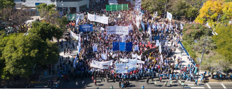 La CGT marchó por el Día del Trabajador y reafirmó su distancia con el Gobierno de Milei.