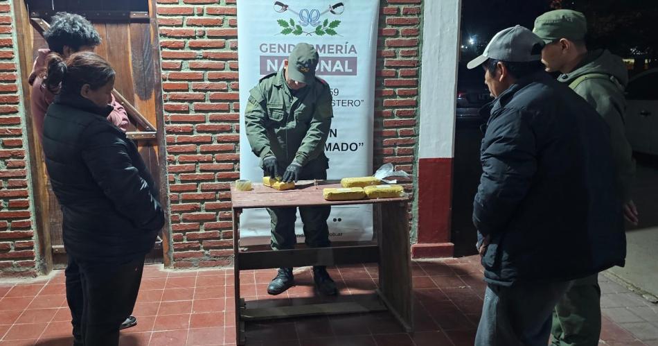 Boliviano llevaba en colectivo más de 4 kilos de cocaína, bien camuflada en paquetes con sábanas.