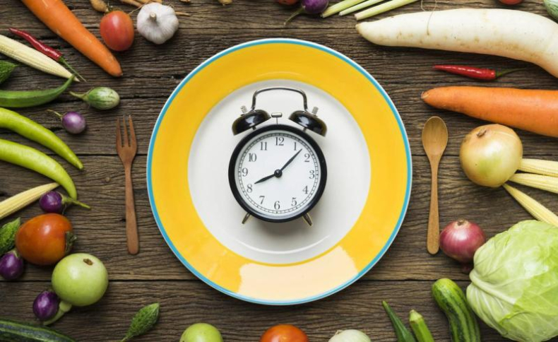 "Quien desayuna a las 8 y cena antes de las 20 tiene un seguro de vida"