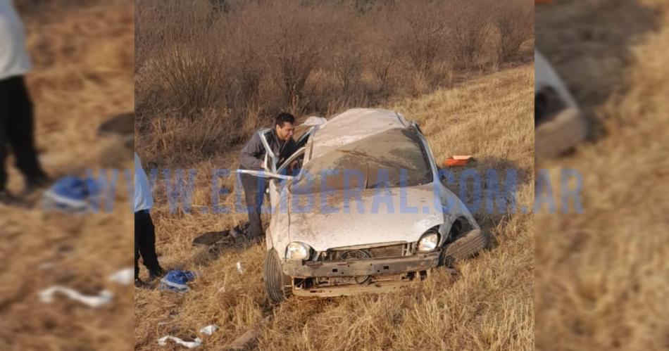 Dos policías chaqueños sufrieron heridas tras volcar en la ruta 89.