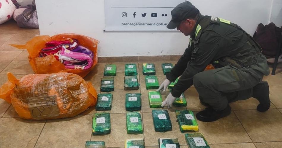 En 24 horas caen 2 bolivianos en tours de compras con 48 kg de cocaína por $ 744 M.