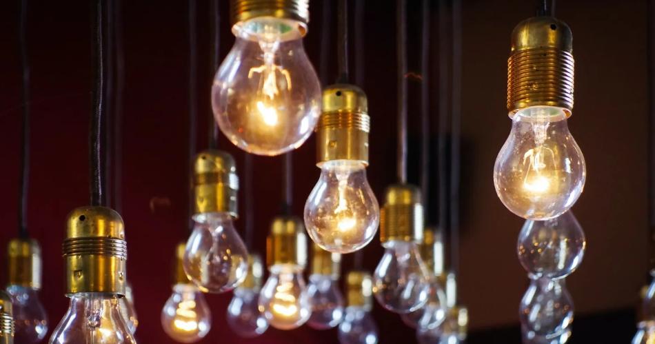 El Gobierno aplicará aumentos automáticos todos los meses en las tarifas de luz y gas.