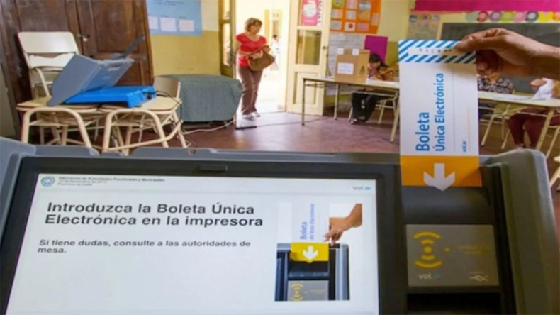 Triunfo del gobernador Gustavo Sáenz en la provincia y LLA sorprende en la capital.