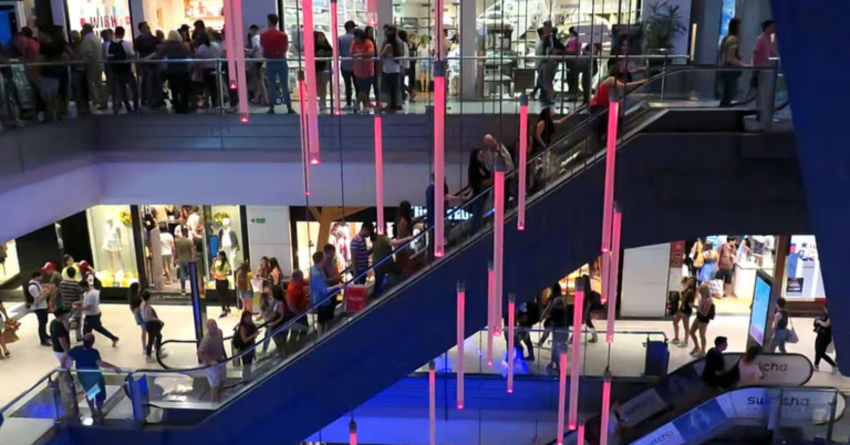 Un estudio reveló que la clase media aumenta ajustes de consumo pese a mejoras macroeconómicas