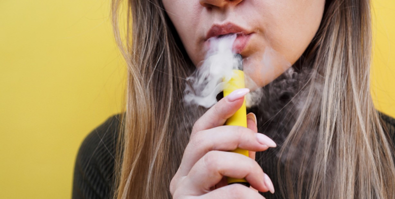 Crece el consumo de cigarrillo electrónico en jóvenes-
